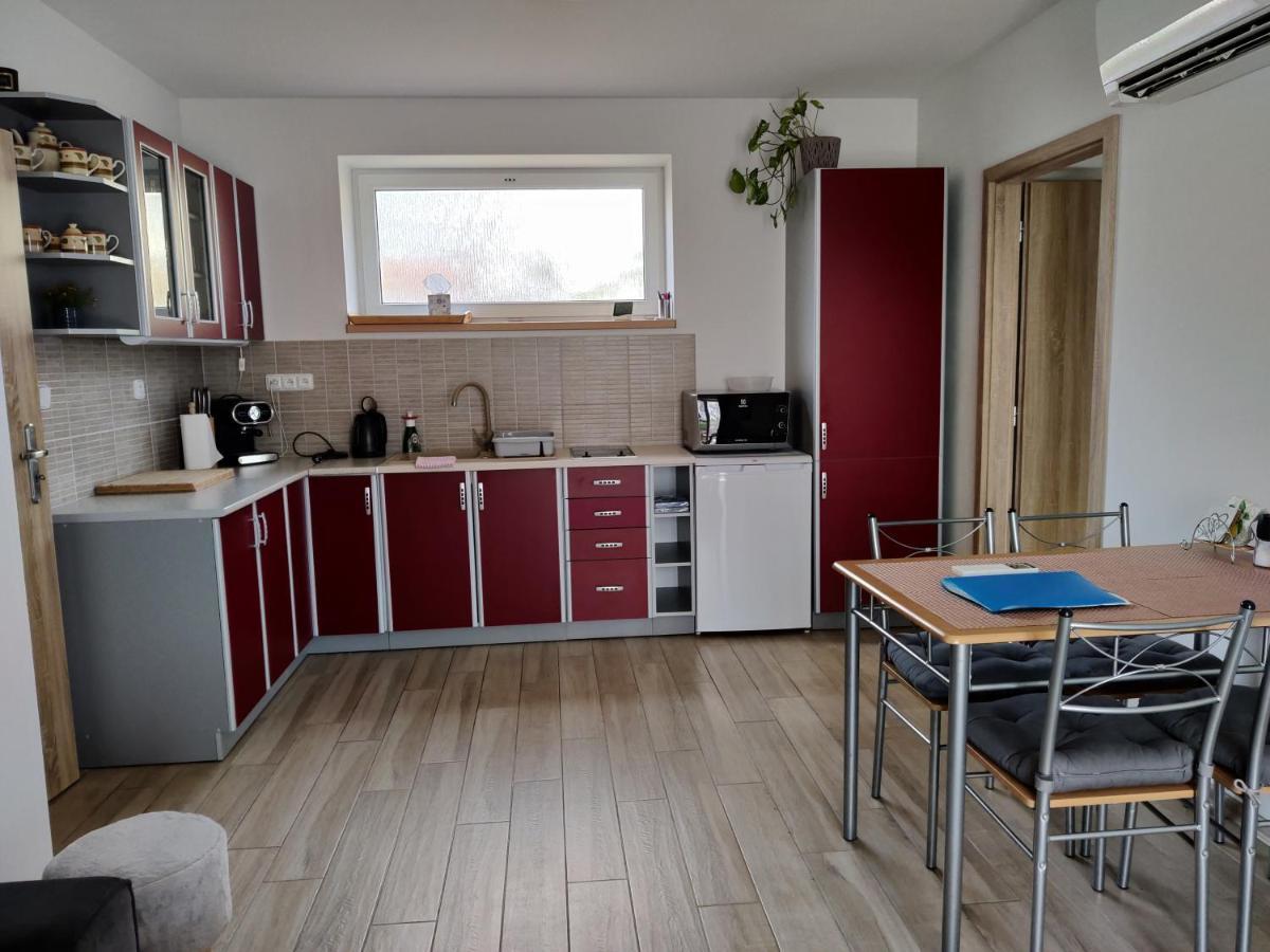 Apartman Pod Lipou - Samostatny Objekt Jaroměř Εξωτερικό φωτογραφία