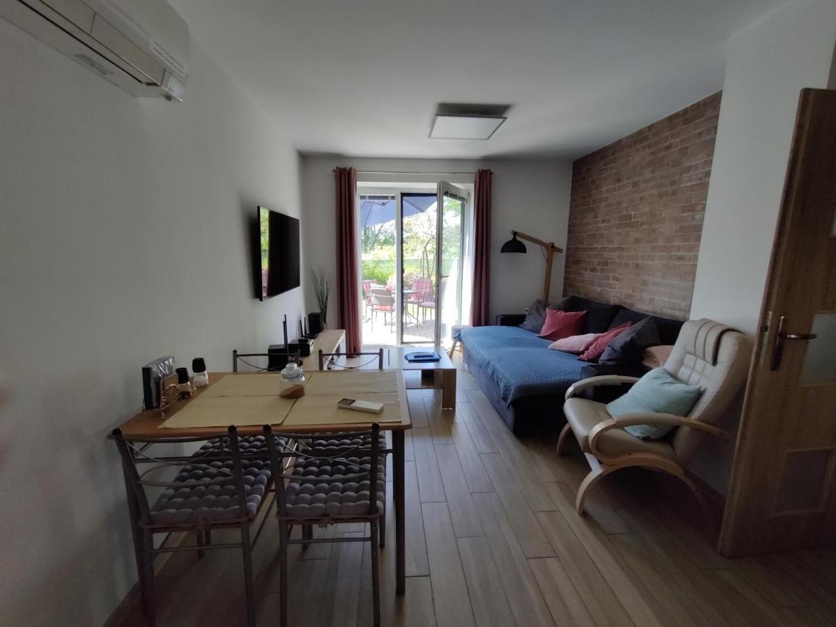 Apartman Pod Lipou - Samostatny Objekt Jaroměř Εξωτερικό φωτογραφία