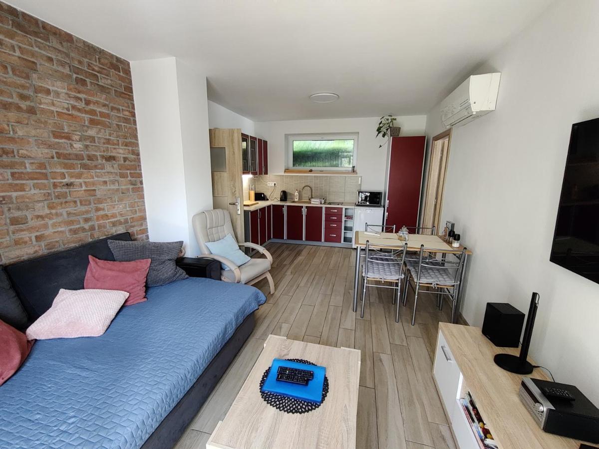 Apartman Pod Lipou - Samostatny Objekt Jaroměř Εξωτερικό φωτογραφία
